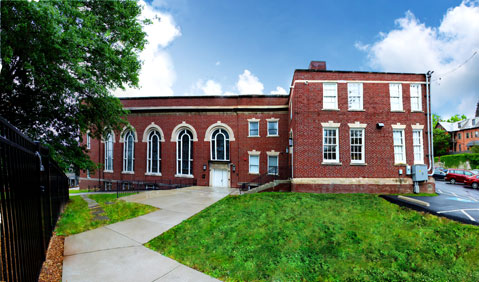 An exterior photo of the Perkiomen New Story School.