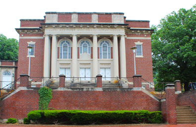 An exterior photo of the Perkiomen New Story School.